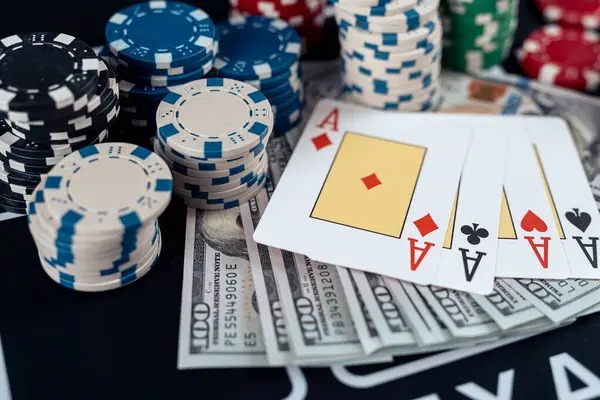 Live Sic Bo table on bet88 slot with three dice and betting layout